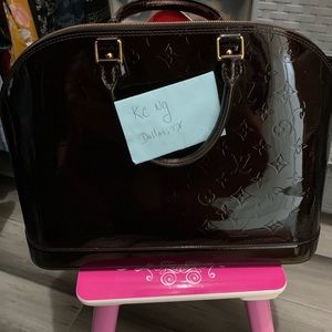 louis vuitton GM alma vernis leather